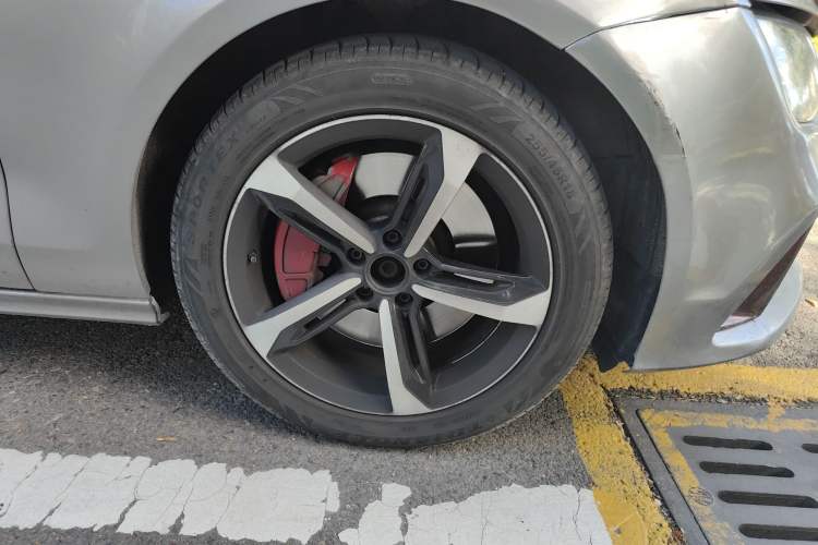 Used Audi A7 2012 3.0TFSI quattro Comfort Edition Right Front Wheel Hub