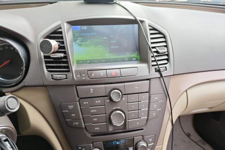 Used Buick Regal 2012 2.0L Comfort Edition Audio And AC Panel