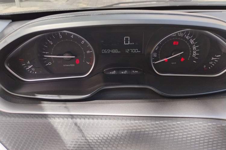 Used Peugeot 2008 2014 1.6L Manual Fashion Edition
