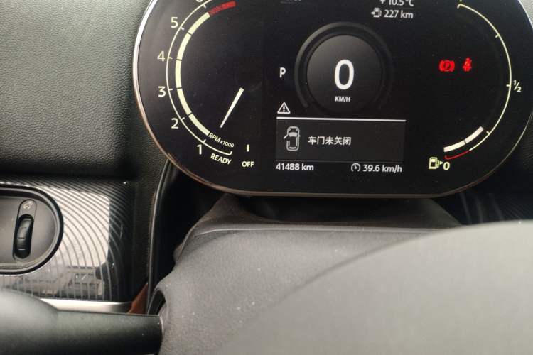 Used MINI Countryman 2021 2.0T COOPER S ALL4 Odometer Close Up