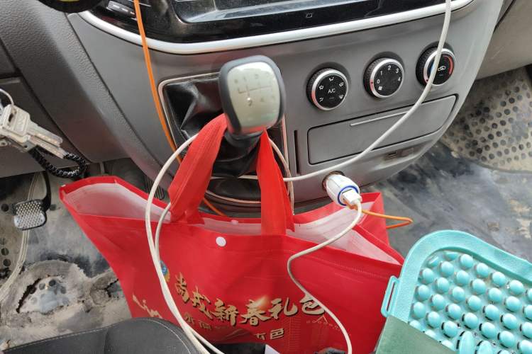 Used SAIC MAXUS Xintu V80 2021 2.0T Manual Classic Aoyuntong Short Wheelbase Mid-Roof 5/6-Seater Gear Lever