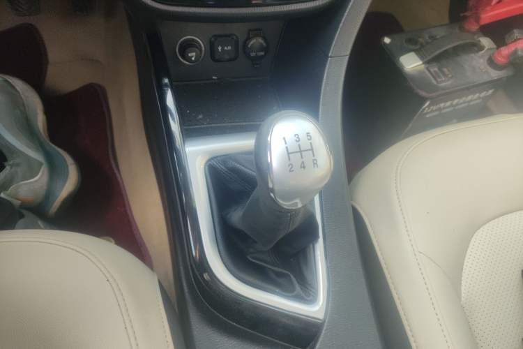 Used Changan Alsvin V7 2015 1.6L Manual Enjoyment Model China V Standard
