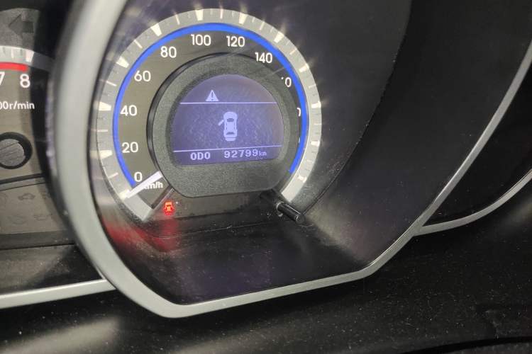 Used Soueast V6 Lingshi 2014 1.5L Manual Luxury Edition for Women
