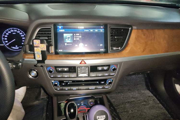 Used Hyundai Genesis 2015 3.0GDi Four-Wheel Drive Flagship Edition Audio And AC Panel