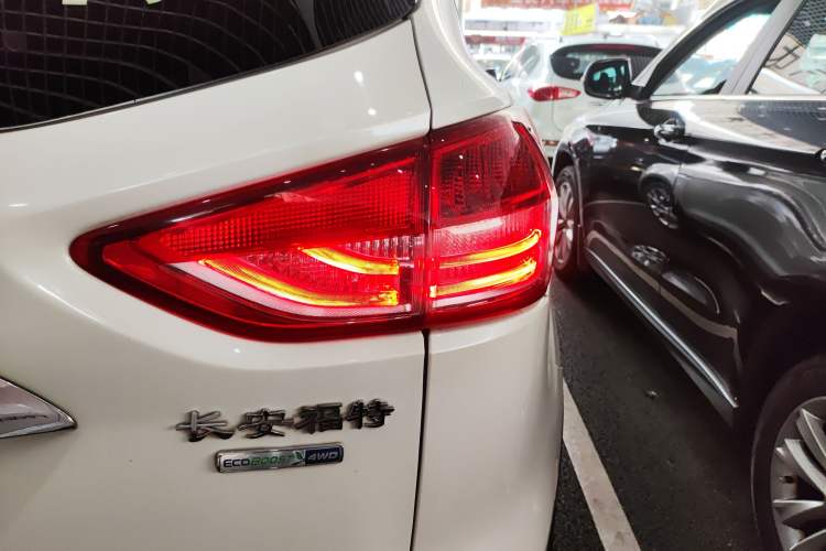 Used Ford Kuga 2013 2.0L GTDi Four-Wheel-Drive Sport Model Right Rear Taillight