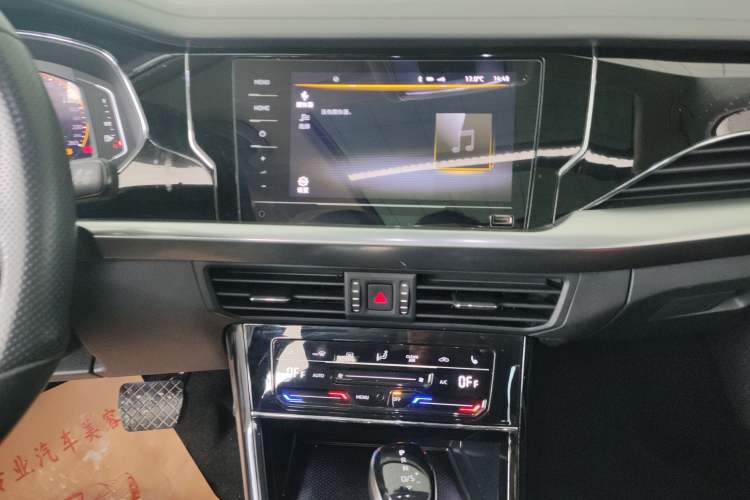 Used Volkswagen Passat 2022 330TSI Starry Elite Edition Audio And AC Panel