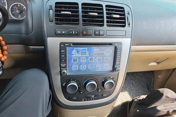 Used Buick GL8 2013 2.4L Executive Edition Audio And AC Panel