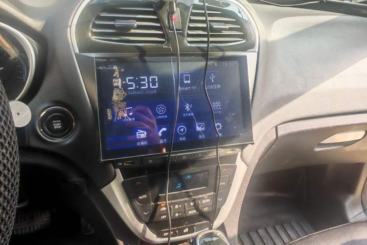 Used GAC Trumpchi GS5 Super 2015 1.8T Automatic Two-Wheel Drive Luxury Edition Audio And AC Panel