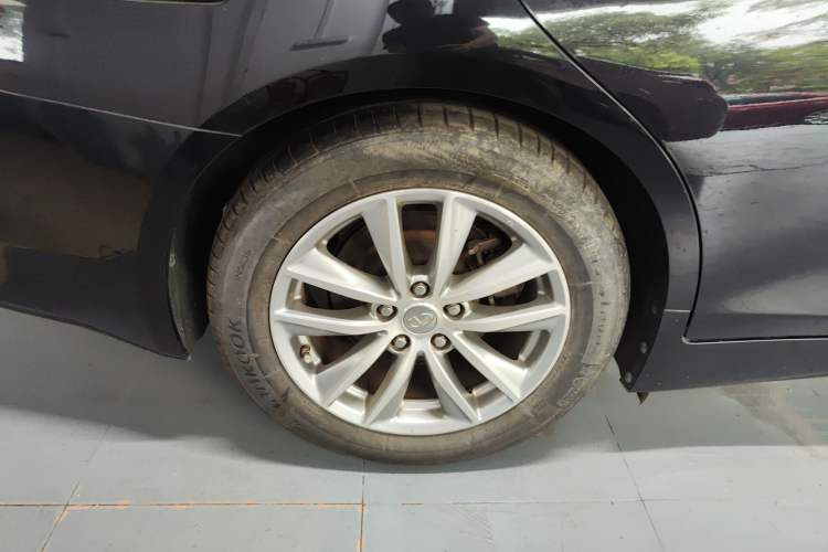 Used Infiniti Q50 2014 3.7L Comfort Edition Exterior 8