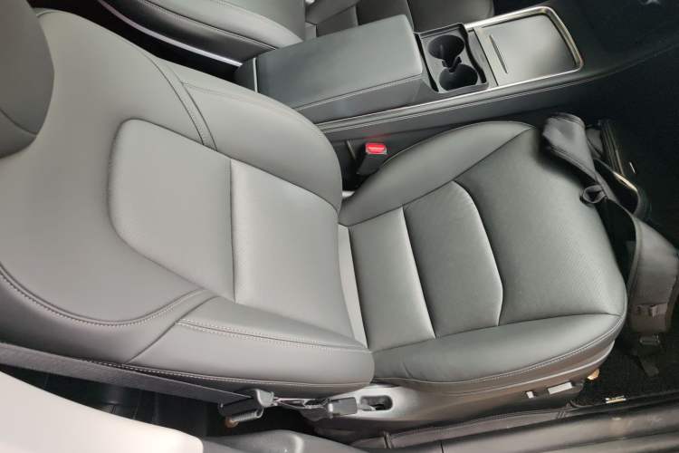 Used Tesla Model Y 2024 Long-Range All-Wheel-Drive Version
