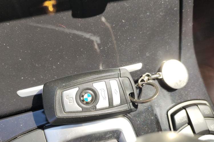 Used BMW 5 Series 2014 520Li Elegant Model
