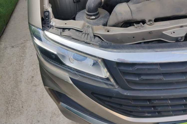 Used Jinbei Hiace King 2021 2.0L City Transport King Series Express Model Standard Top 6-Seater 1TZS Right Front Headlight