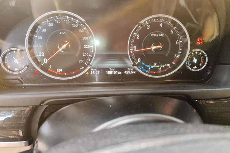 Used BMW 5 Series 2014 525Li Luxury Design Package Odometer Close Up