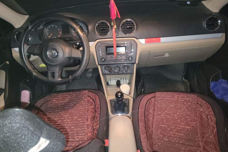 Used Volkswagen Jetta 2015 1.4L Manual Comfort Model Center Console