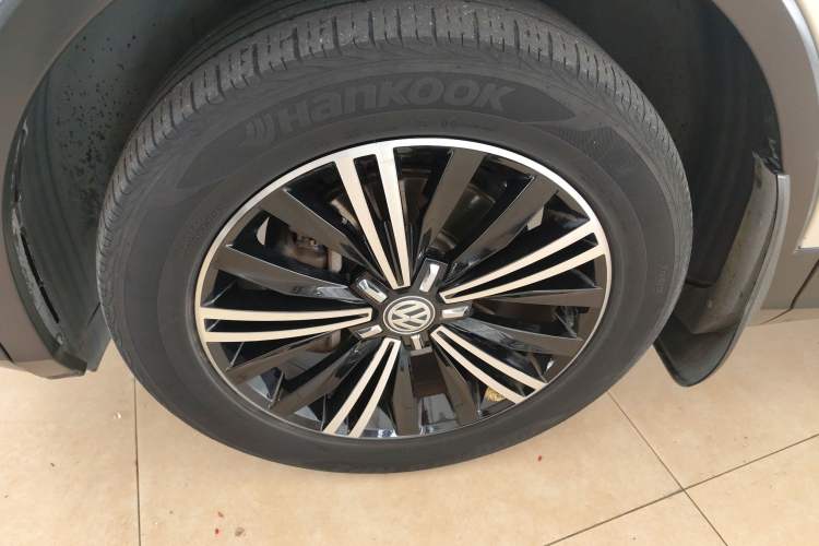Used Volkswagen Tiguan L 2019 330TSI Automatic Two-Wheel Drive Luxury Edition China V Standard Left Front Wheel Hub