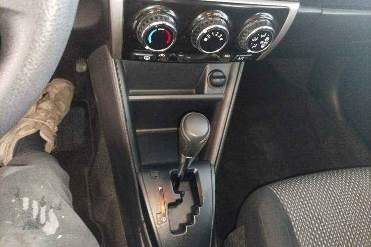 Used Toyota Vios 2019 1.5L CVT Innovation Edition Gear Lever
