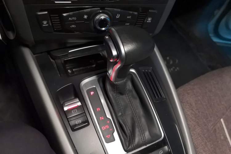 Used Audi Q5 2015 40 TFSI Trendy Edition Gear Lever