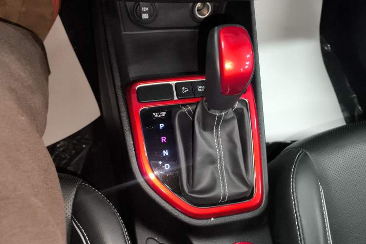 Used Hyundai ix25 2017 1.6L Automatic Smart Version Gear Lever
