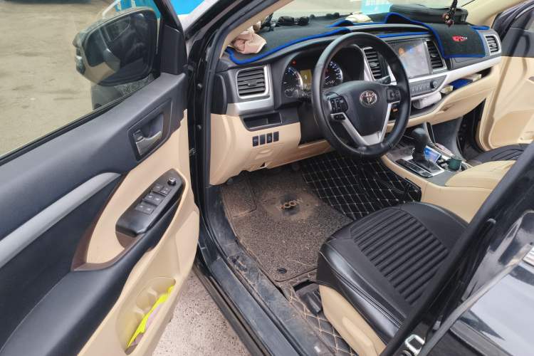 Used Toyota Highlander 2018 2.0T Two-Wheel Drive Elite Version 5 Seats China VI Standard Driver Seat