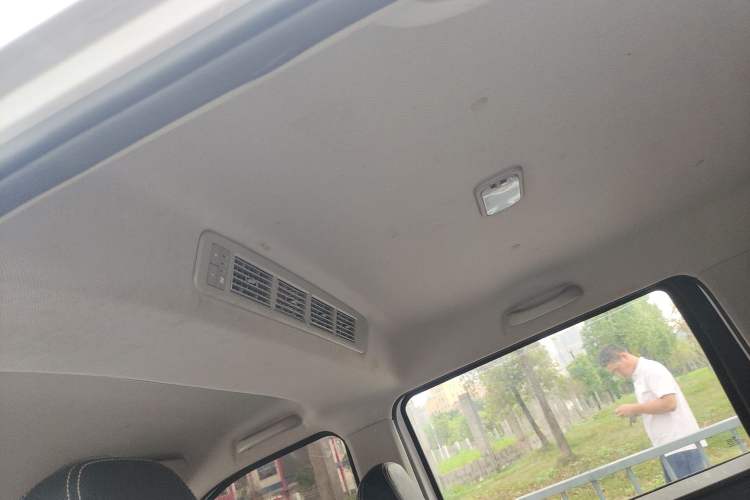 Used Wuling Hongguang PLUS 2020 1.5L Manual Comfort 7-Seater Headliner