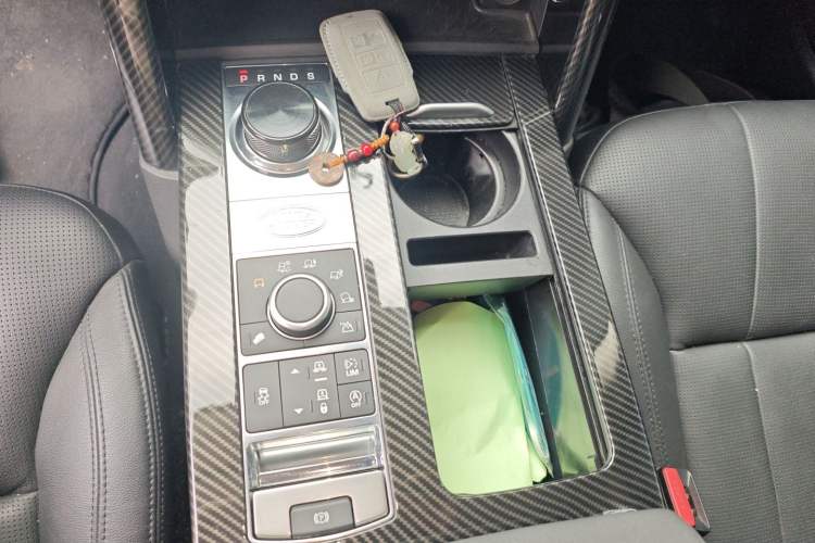 Used Land Rover Discovery 2018 3.0 SC V6 SE Gear Lever