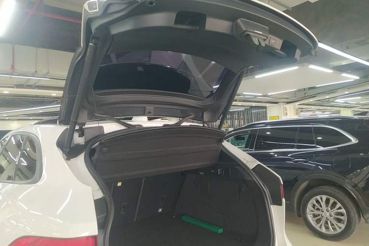 Used Jaguar F-PACE 2016 2.0T Two-Wheel Drive Urban Luxury Edition