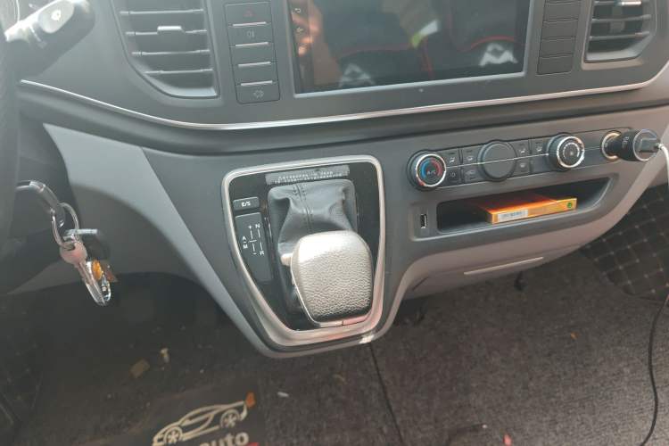 Used SAIC MAXUS Xintu V80  Gear Lever