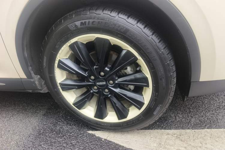 Used Lincoln Corsair 2022 2.0T Two-Wheel Drive Luxury Edition Right Front Wheel Hub