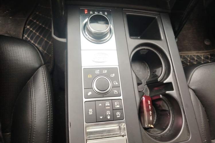 Used Land Rover Discovery 2018 3.0 SC V6 SE Gear Lever