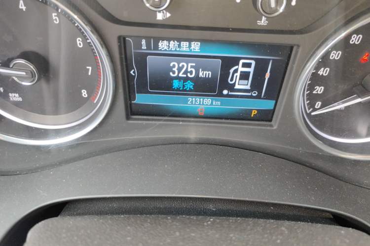 Used Buick LaCrosse 2018 20T Elite Edition Odometer Close Up