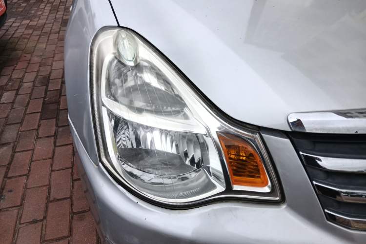 Used Nissan Sylphy 2012 Classic 1.6XE Manual Comfort Edition Right Front Headlight