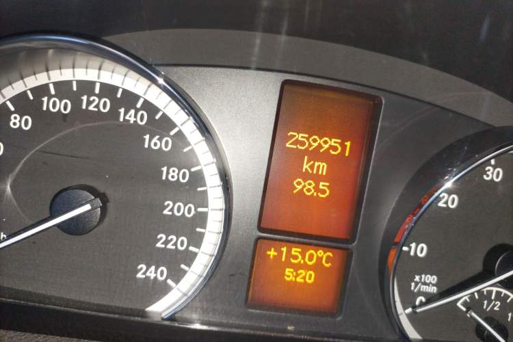 Used Mercedes-Benz Viano 2013 3.0L Comfort Edition
