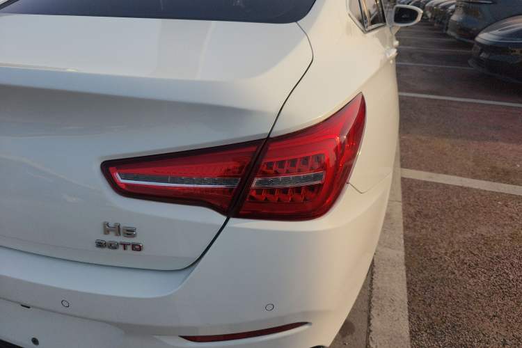 Used Hongqi H5 2018 30TD Dynamic Edition
