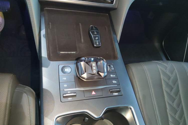 Used BYD Song L DM-i 2025 Intelligent Driving Version 160 km Beyond-Range Type Gear Lever