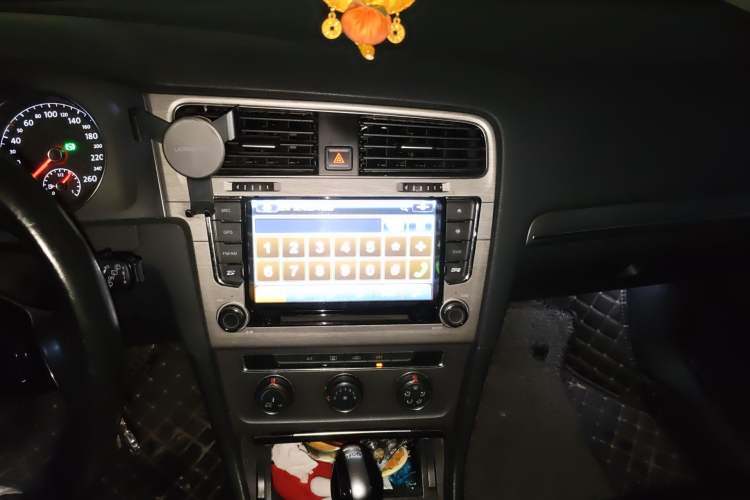 Used Volkswagen Golf 2015 1.4TSI Automatic Comfort Model Audio And AC Panel