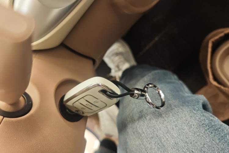 Used Wuling Hongguang MINIEV 2025 Four-Door Version Advanced Edition Interior 1