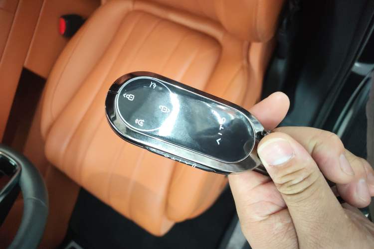 Used Hima AITO M8 2025 Extended-Range Ultra Version 53.4 kWh 6-Seater Edition Vehicle Key