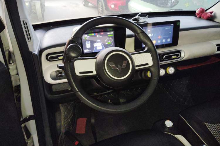 Used Wuling Hongguang MINIEV 2024 3rd Generation 215km Advanced Version
