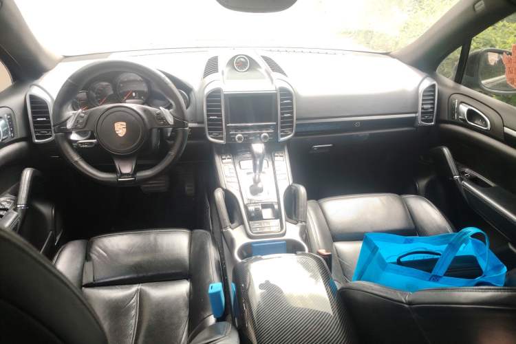 Used Porsche Cayenne 2013 3.6L automatic transmission U.S. specification Center Console