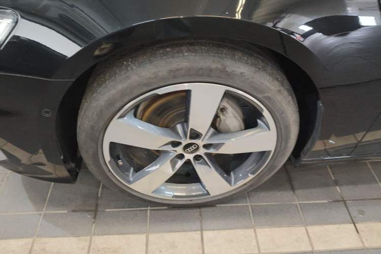 Used Audi A6L 2023 45 TFSI quattro Prestige Dynamic Edition Left Front Wheel Hub