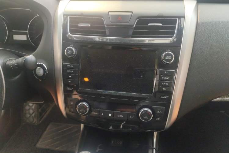 Used Nissan Teana 2014 2.5L XL Upper Tech Edition Audio And AC Panel