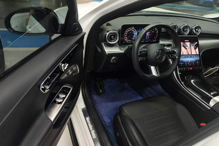 Used Mercedes-Benz C-Class 2023 Second Facelift C 260 L Starry Night Sports Edition Driver Seat