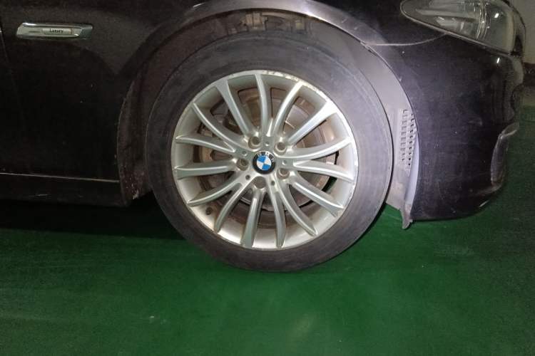 Used BMW 5 Series 2014 525Li Luxury Design Package Right Front Wheel Hub
