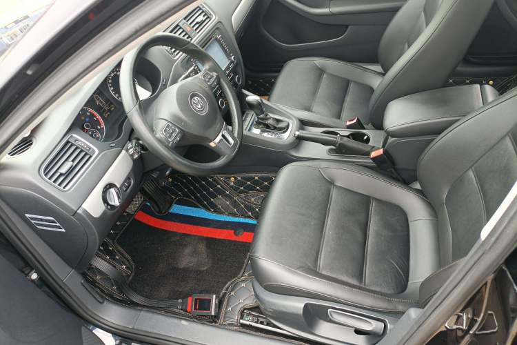 Used Volkswagen Sagitar 2014 Revised Version 1.4TSI Automatic Luxury Edition
