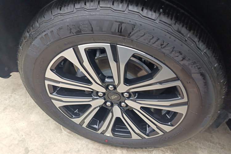 Used Ford Explorer 2024 2.3T EcoBoost Four-Wheel Drive Titanium Edition 6 Seats