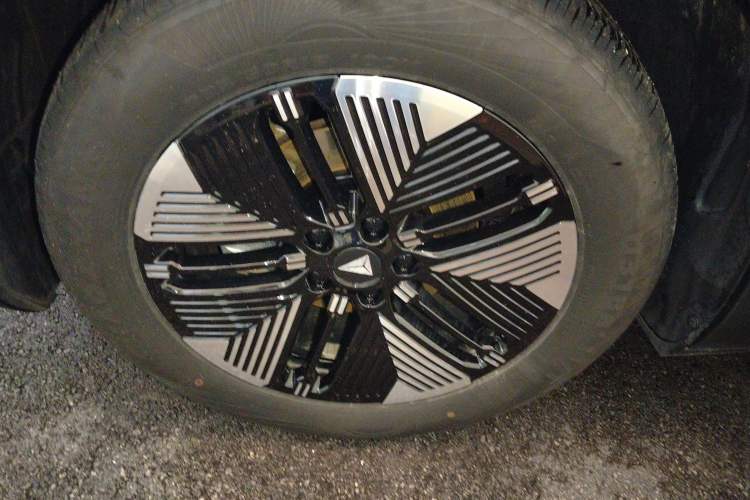 Used Deepal S05 2024 510Max Pure Electric Version Left Front Wheel Hub