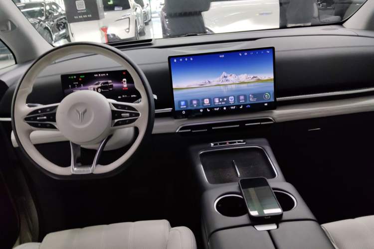 Used VOYAH Dream 2025 PHEV Four-Wheel-Drive Flagship Version – Qiankun Edition