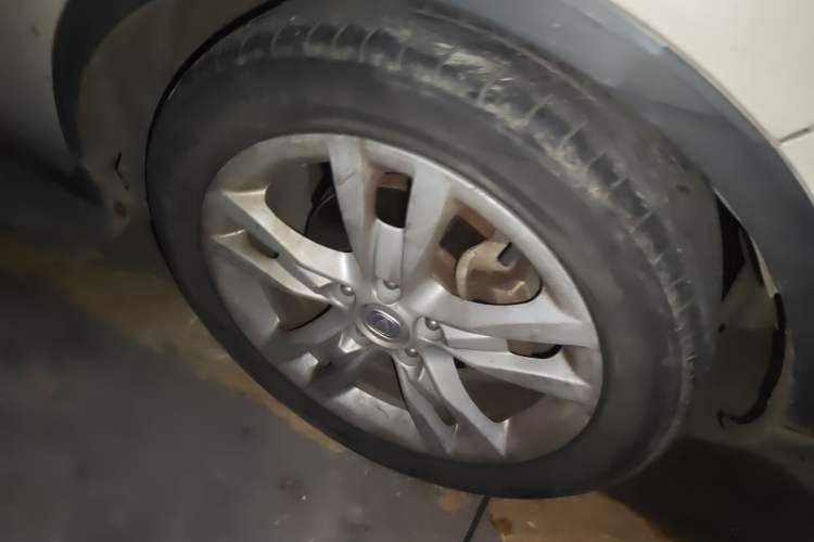 Used CHANGAN CS35 2012 1.6L Automatic Luxury Version China IV Standard
