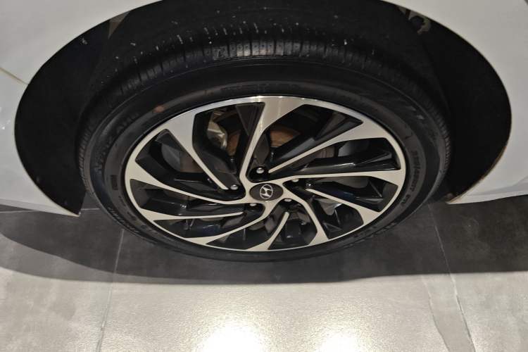 Used Hyundai Elantra (6th Generation / Lingdong) 2020 1.5L CVT Smart & Stylish – Elite Version Right Rear Wheel Hub