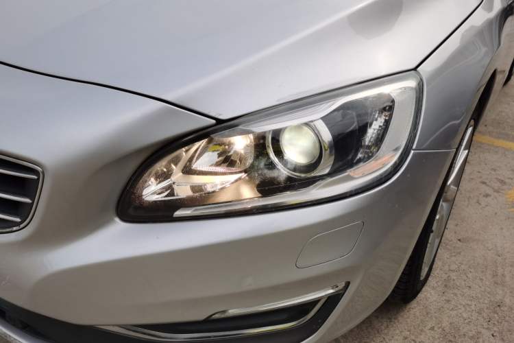 Used Volvo S60 2015 S60L 2.0T Zhiyuan Edition
